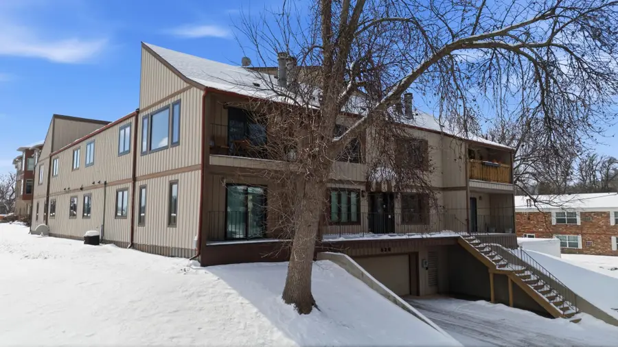 326 10th Avenue S #2, Fargo, ND 58103 - #2