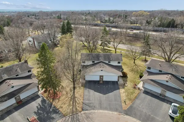 8525 W 97th Street Circle, Bloomington, MN 55438