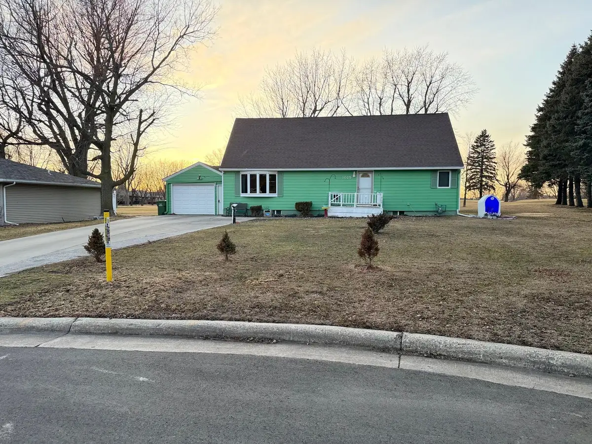 1025 Pershing Boulevard, Worthington, MN 56187 - #1