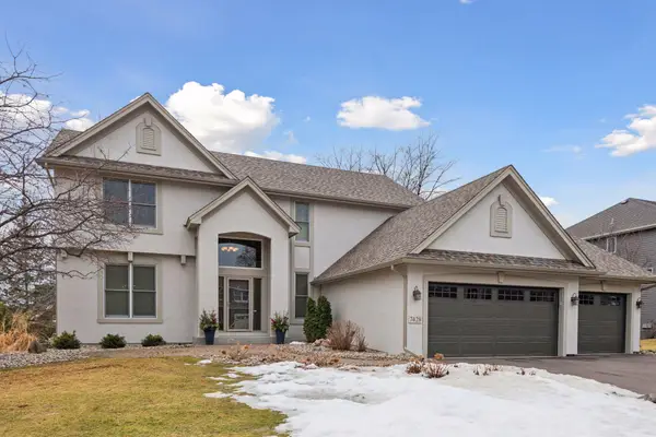 7428 Bent Bow Trail, Chanhassen, MN 55317