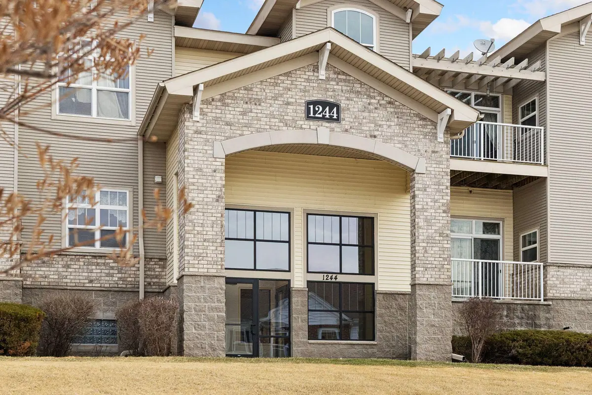 1244 County Road D E #106, Maplewood, MN 55109 - #1