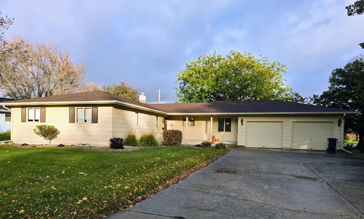 807 7th Avenue Se, Pipestone, MN 56164 - #1