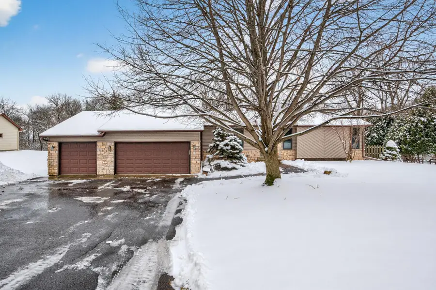 8909 42nd Street N, Lake Elmo, MN 55042 - #2