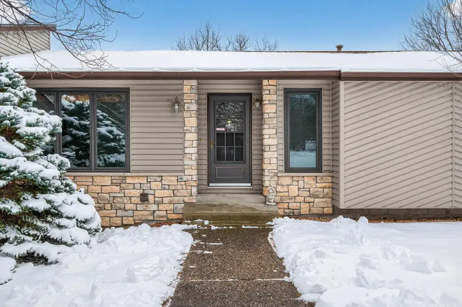 8909 42nd Street N, Lake Elmo, MN 55042 - #3