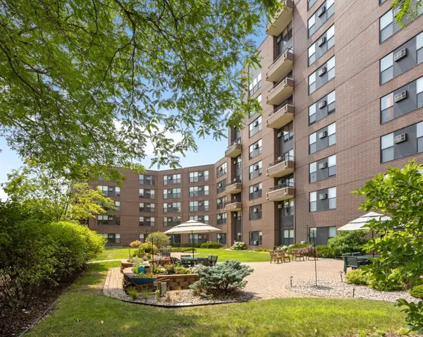 7600 Golden Valley Road #706, Golden Valley, MN 55427