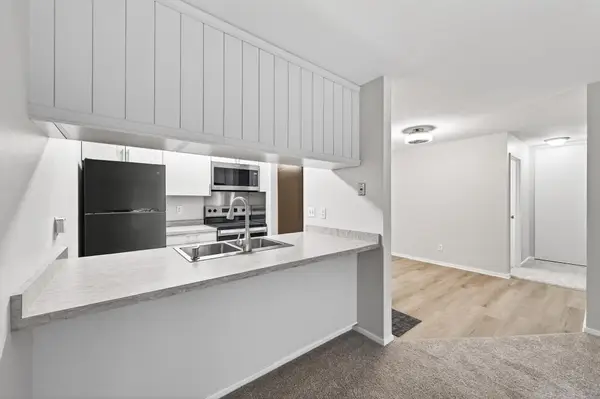 2800 Hamline Avenue N #303, Roseville, MN 55113