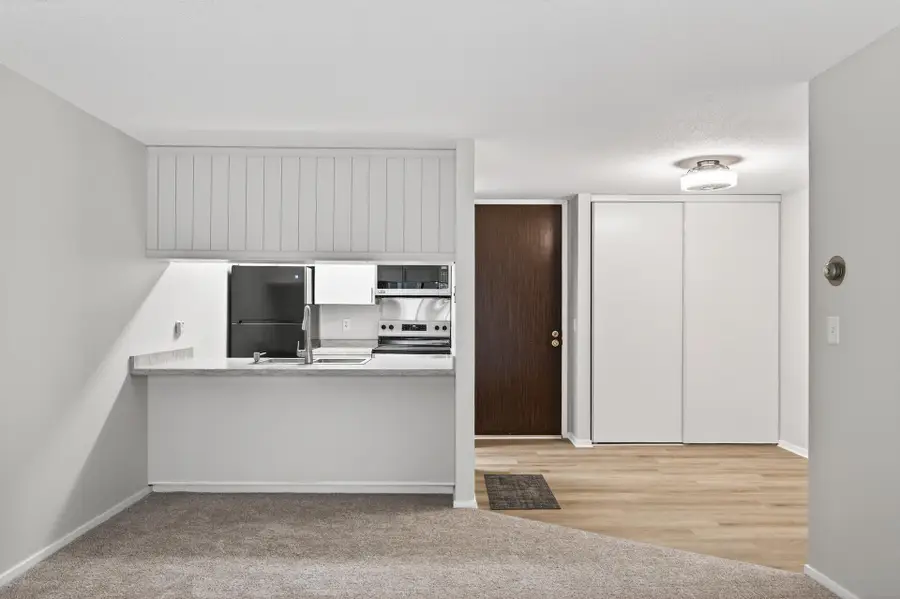 2800 Hamline Avenue N #303, Roseville, MN 55113 - #2