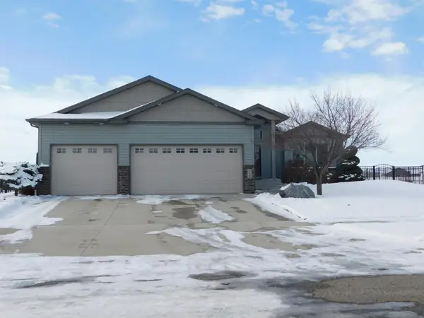 729 48th Avenue W, West Fargo, ND 58078