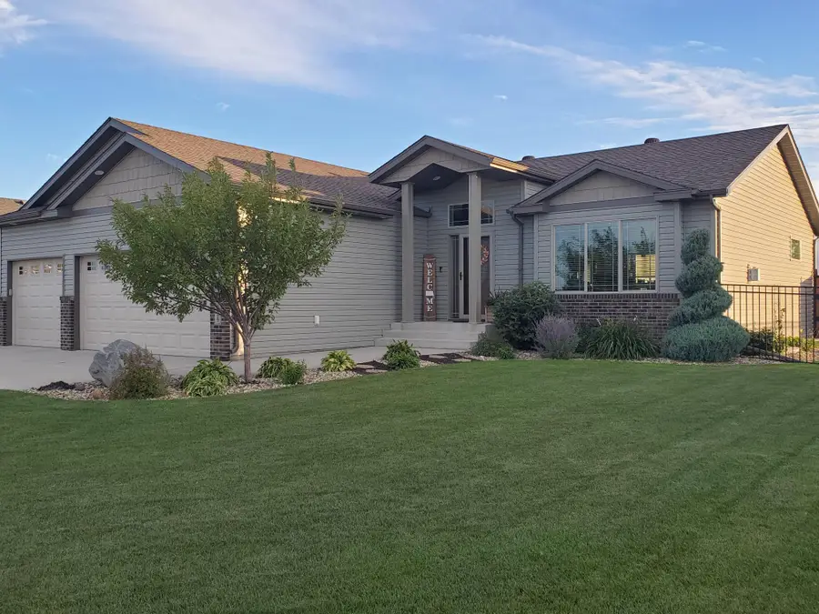 729 48th Avenue W, West Fargo, ND 58078 - #2