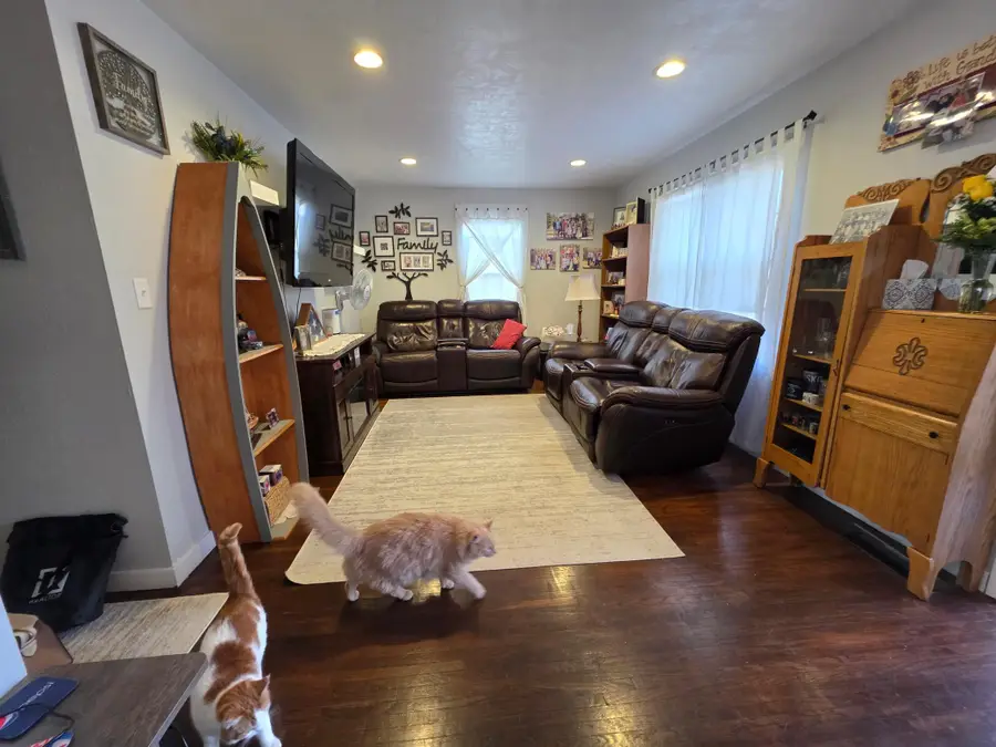 106 8th Avenue Sw, Pipestone, MN 56164 - #3