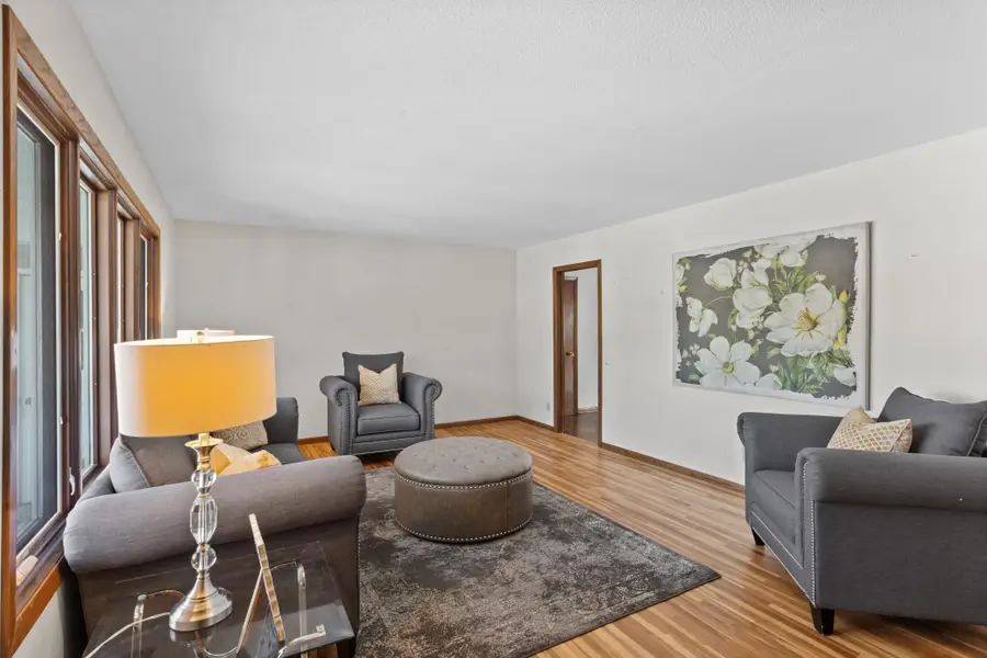 6065 Oakwood Road, Woodbury, MN 55125 - #3