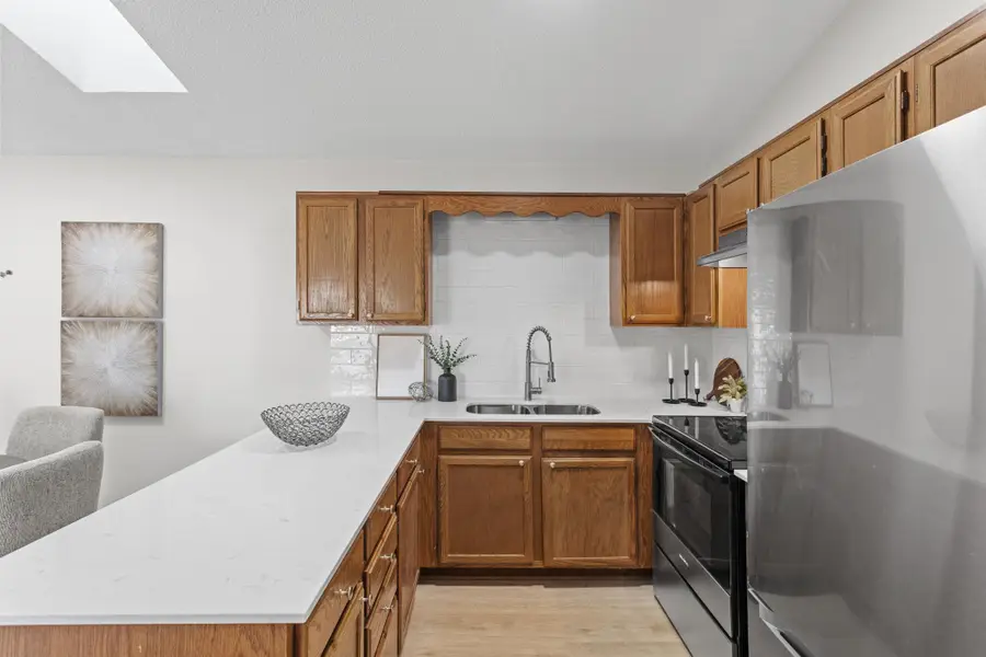 975 Pondview Court, Vadnais Heights, MN 55127 - #3