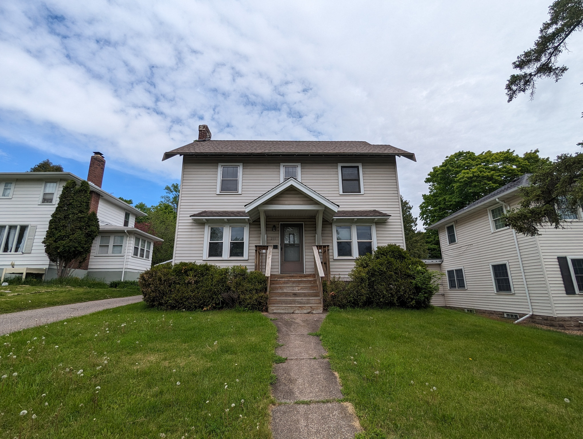 215 W Arrowhead Road, Duluth, MN 55803 - #1