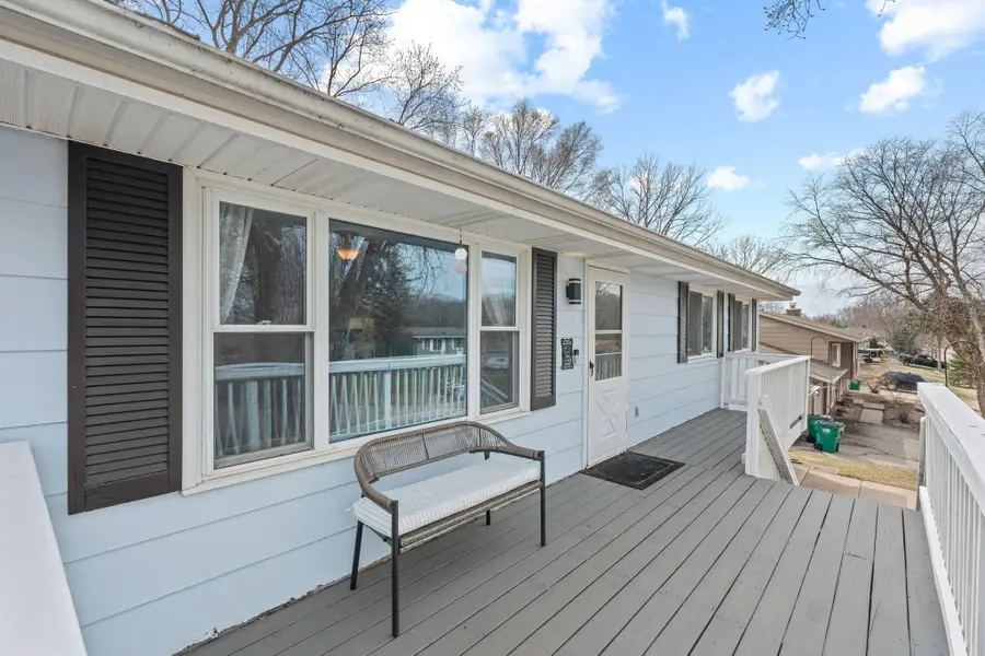 239 Highwood Drive, Chaska, MN 55318 - #2