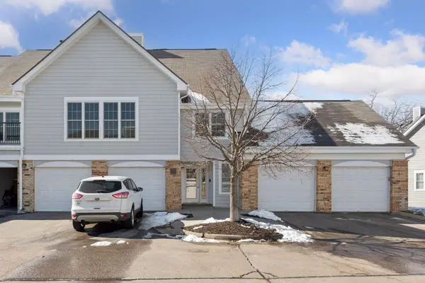 6040 Chasewood Parkway #101, Hopkins, MN 55343