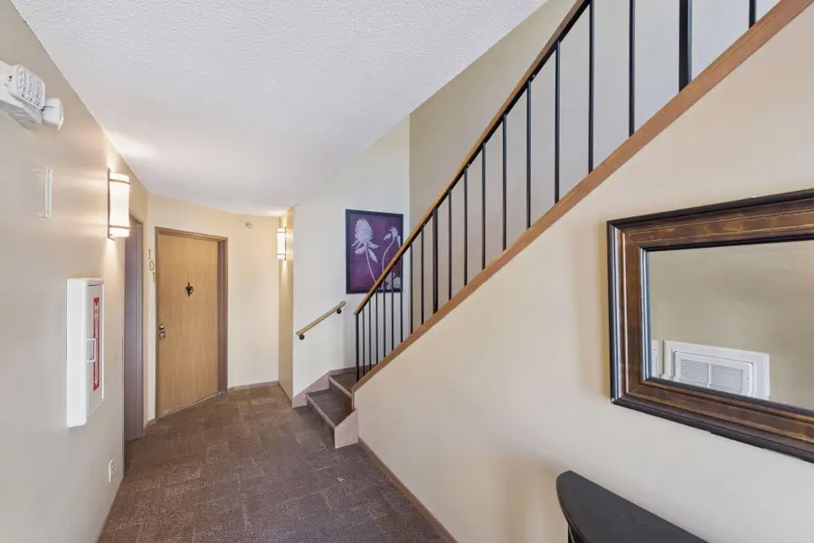 6040 Chasewood Parkway #101, Hopkins, MN 55343 - #3