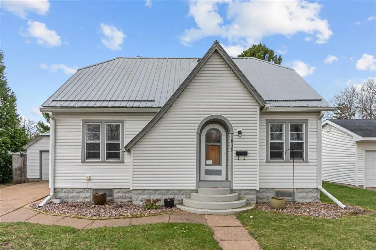 819 Hopwood Avenue, Menomonie, WI 54751 - #1