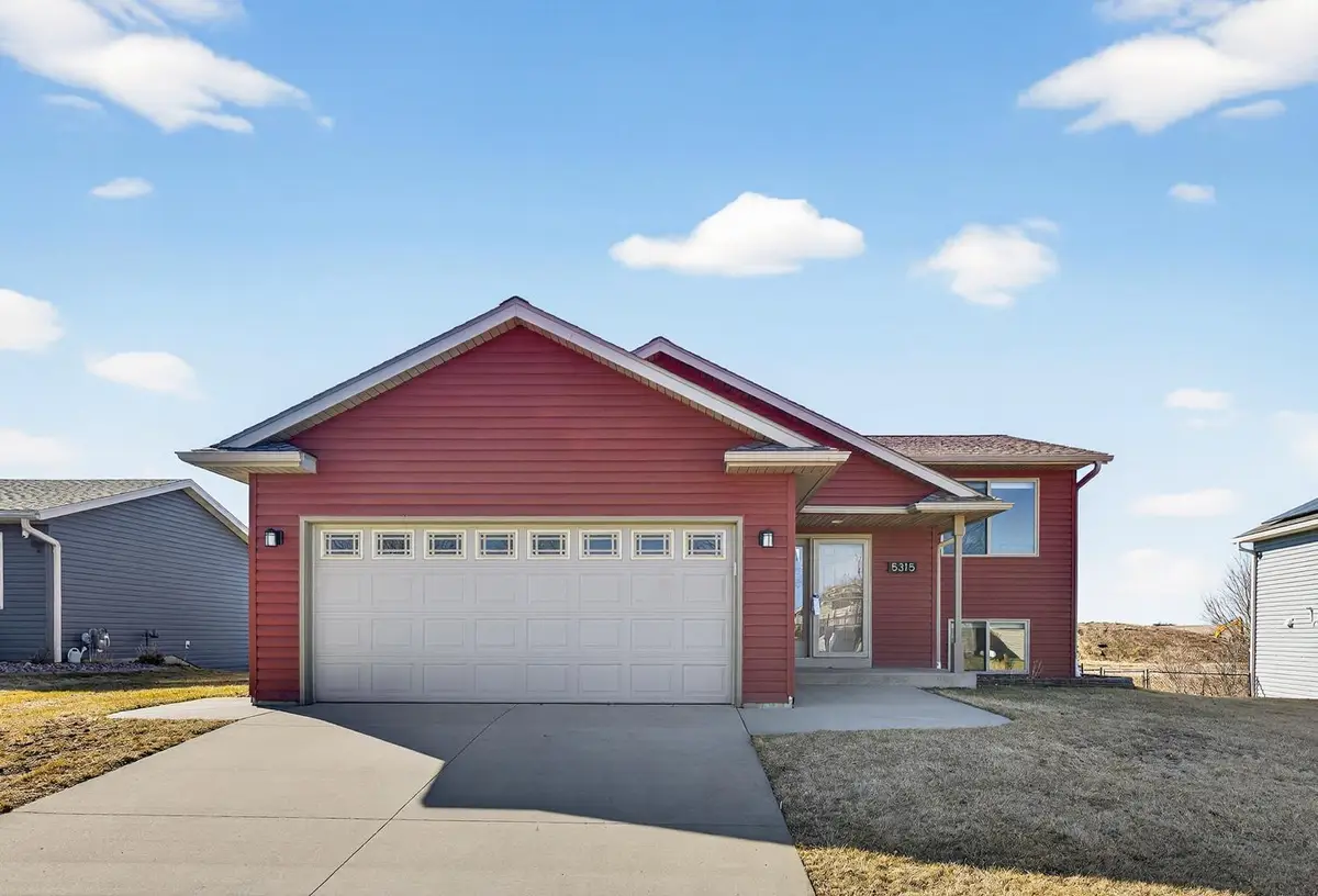 5315 Castleview Drive Nw, Rochester, MN 55901 - #1