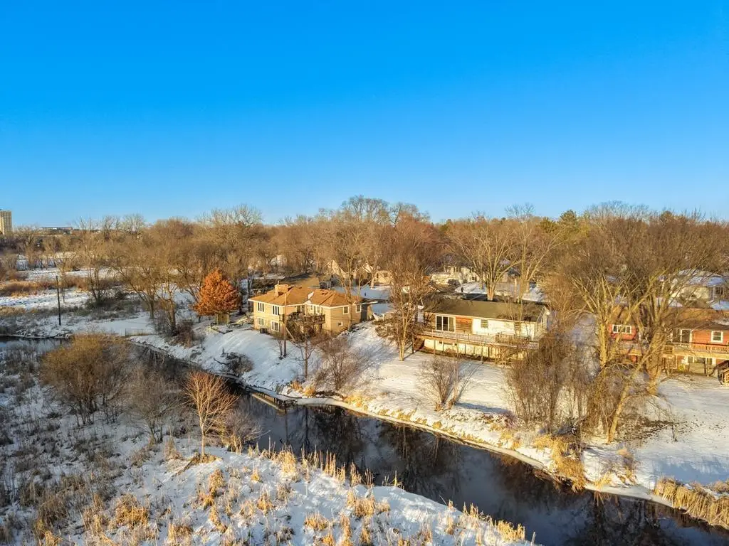 5057 Nine Mile Creek Circle, Bloomington, MN 55437 - #1