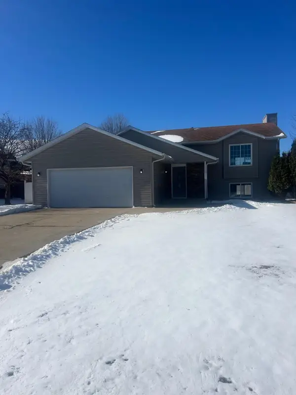 1940 La Casa Lane Se, Owatonna, MN 55060