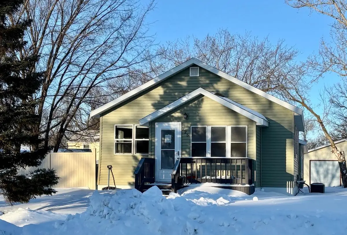 225 Kneale Avenue N, Thief River Falls, MN 56701 - #1