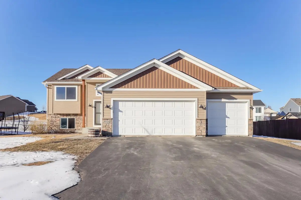 906 Mulberry Avenue Ne, Montgomery, MN 56069 - #1