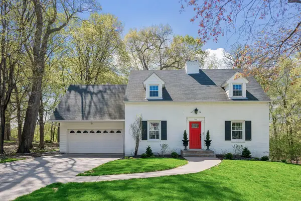 516 Shadyway Road, Wayzata, MN 55391