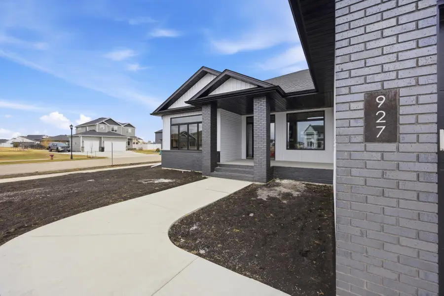927 50th Avenue W, West Fargo, ND 58078 - #3