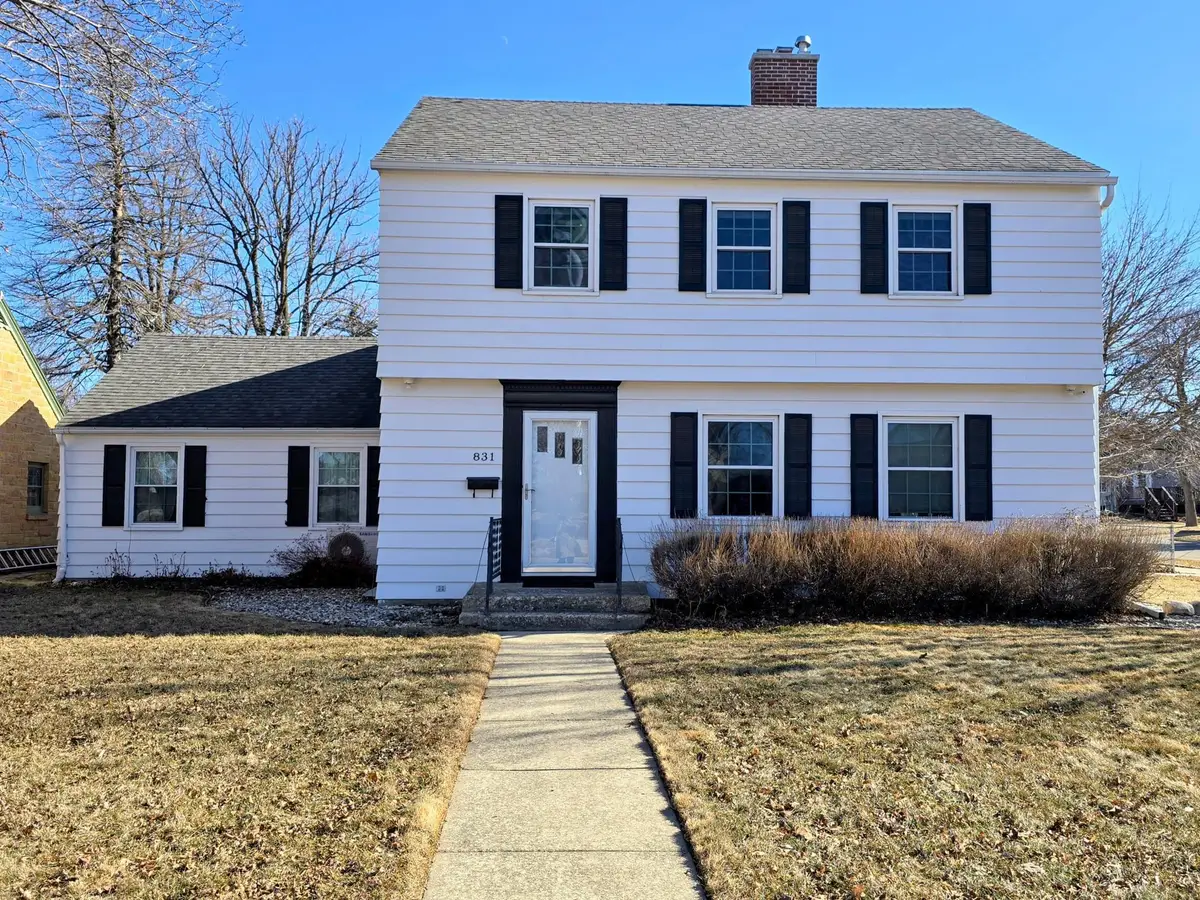 831 4th Avenue Sw, Pipestone, MN 56164 - #1