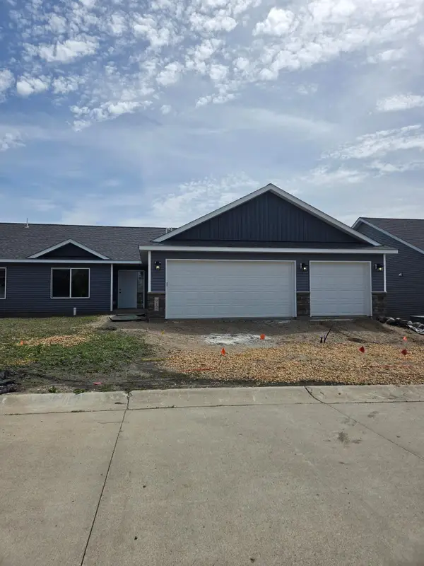 912 Katelyn Circle Ne, Montgomery, MN 56069