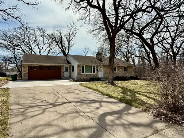 7837 Edgebrook Drive, Saint Louis Park, MN 55426