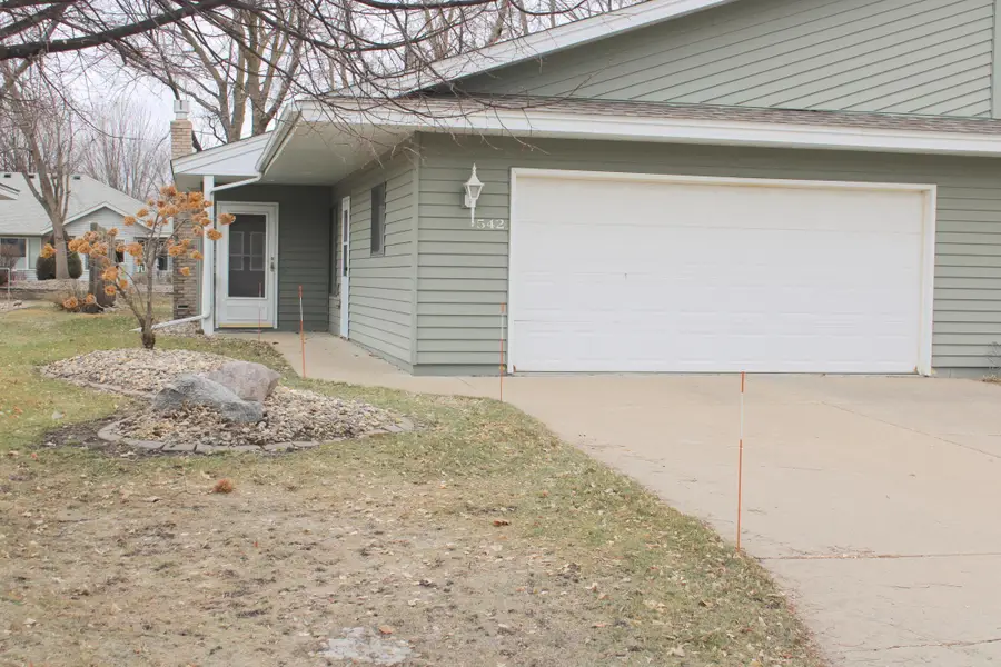 542 Graham Street Sw, Hutchinson, MN 55350 - #2
