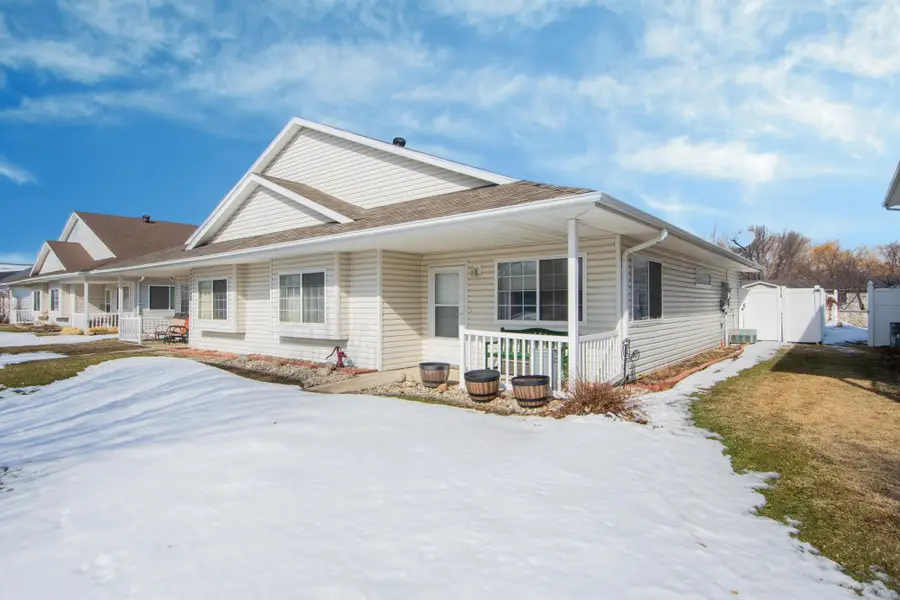 845 12th Avenue W, West Fargo, ND 58078 - #2