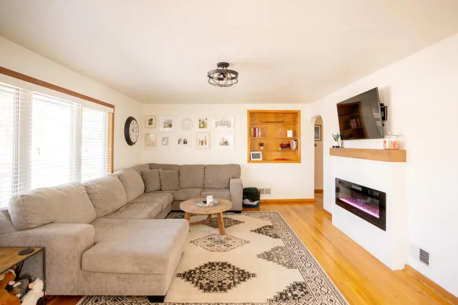 332 12th Avenue Ne, Jamestown, ND 58401 - #3