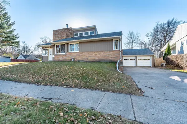 1015 11th Avenue S, Moorhead, MN 56560