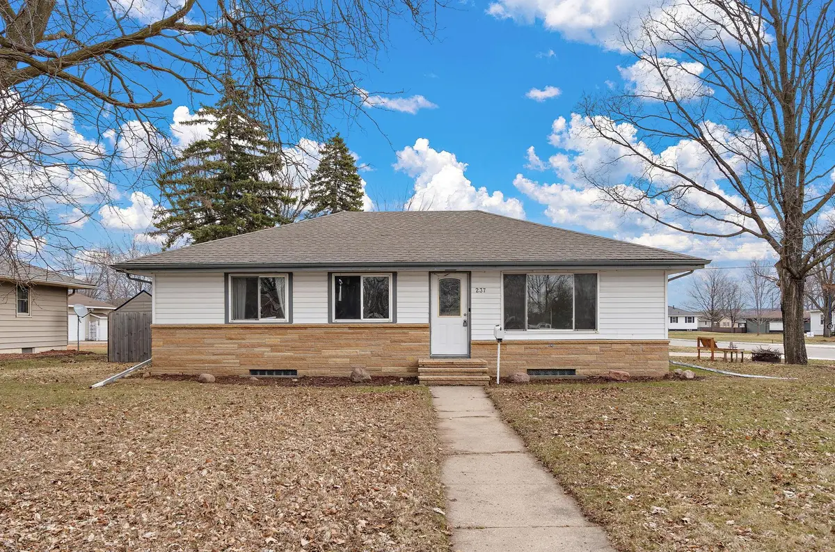 237 S Chestnut Street, Belle Plaine, MN 56011 - #1
