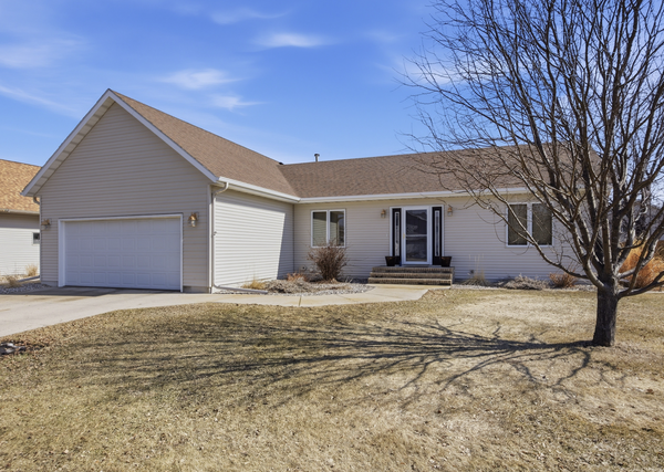3916 5th Street S, Moorhead, MN 56560