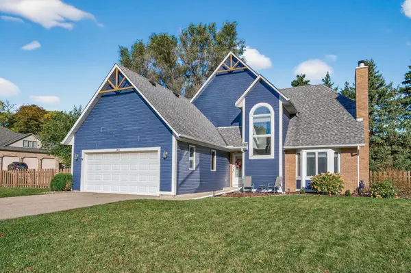 383 Tessier Circle, Vadnais Heights, MN 55127