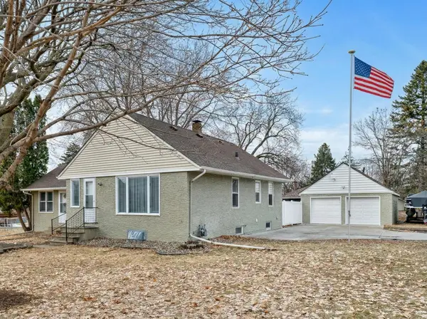 1251 Gardena Avenue Ne, Fridley, MN 55432