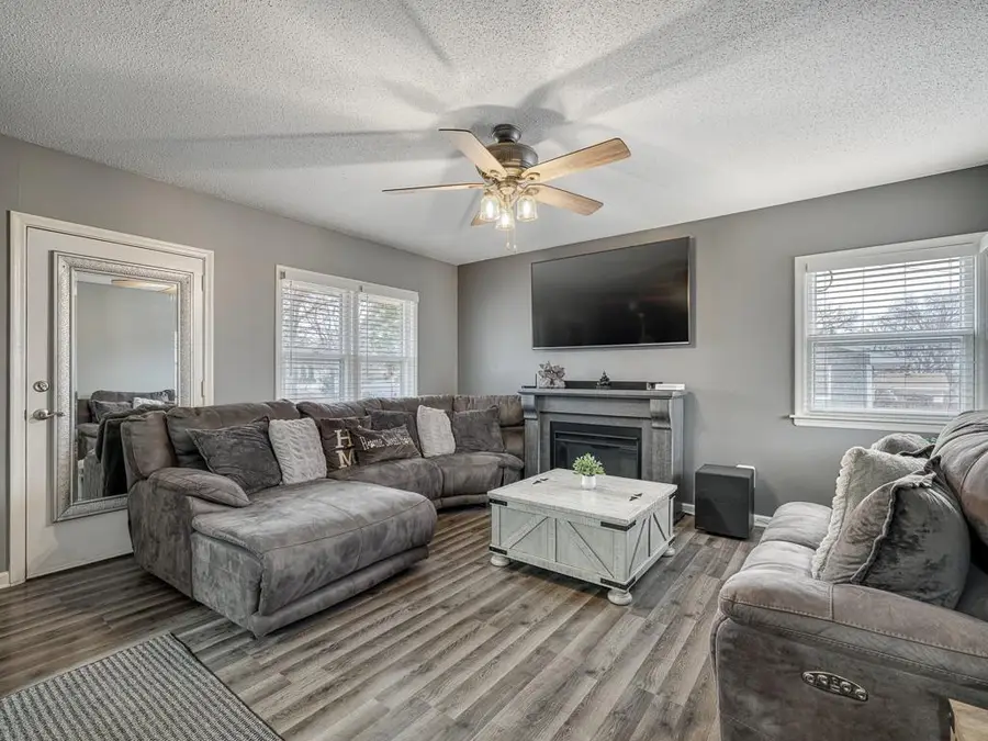 1251 Gardena Avenue Ne, Fridley, MN 55432 - #3