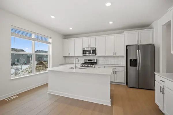 18310 Gladiator Drive, Lakeville, MN 55068