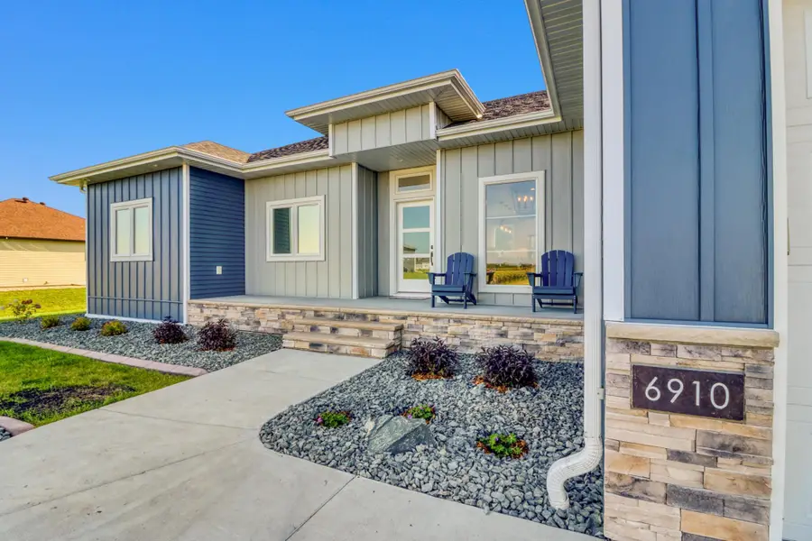 6910 2nd Street Nw, Moorhead, MN 56560 - #2