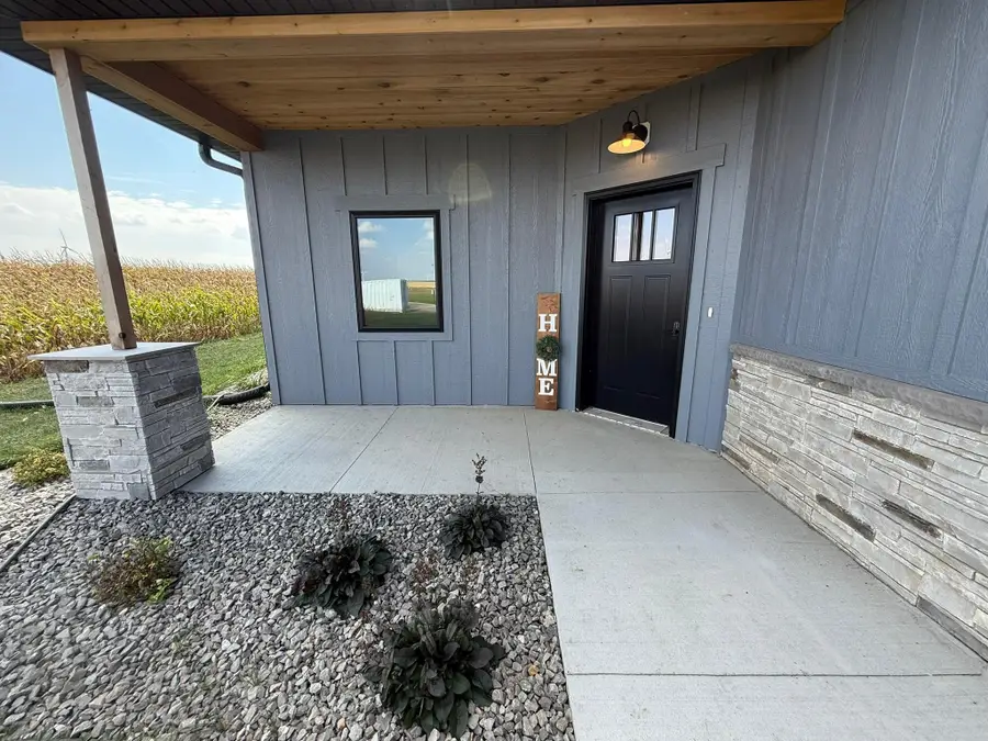 906 Funk Avenue, Lakefield, MN 56150 - #2