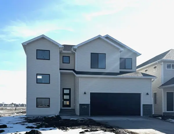 6704 32 Street S, Fargo, ND 58104