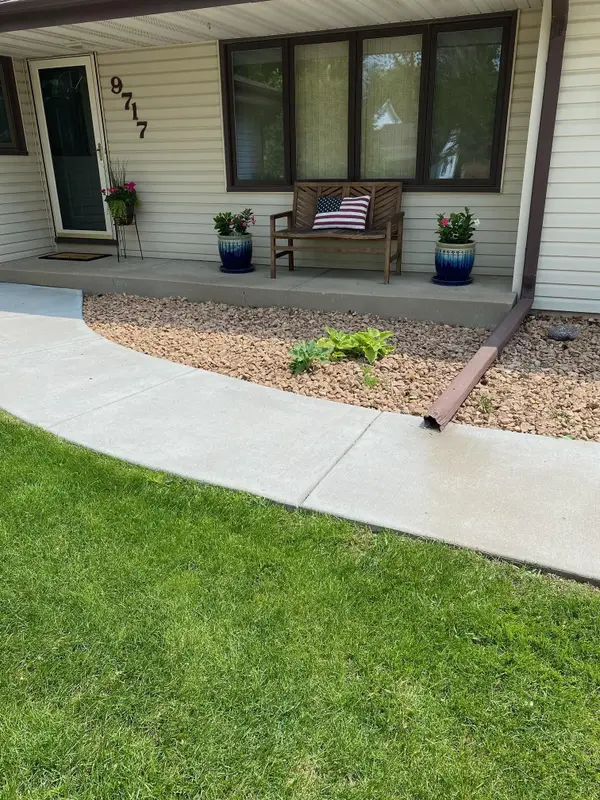 9717 Toledo Road, Bloomington, MN 55437