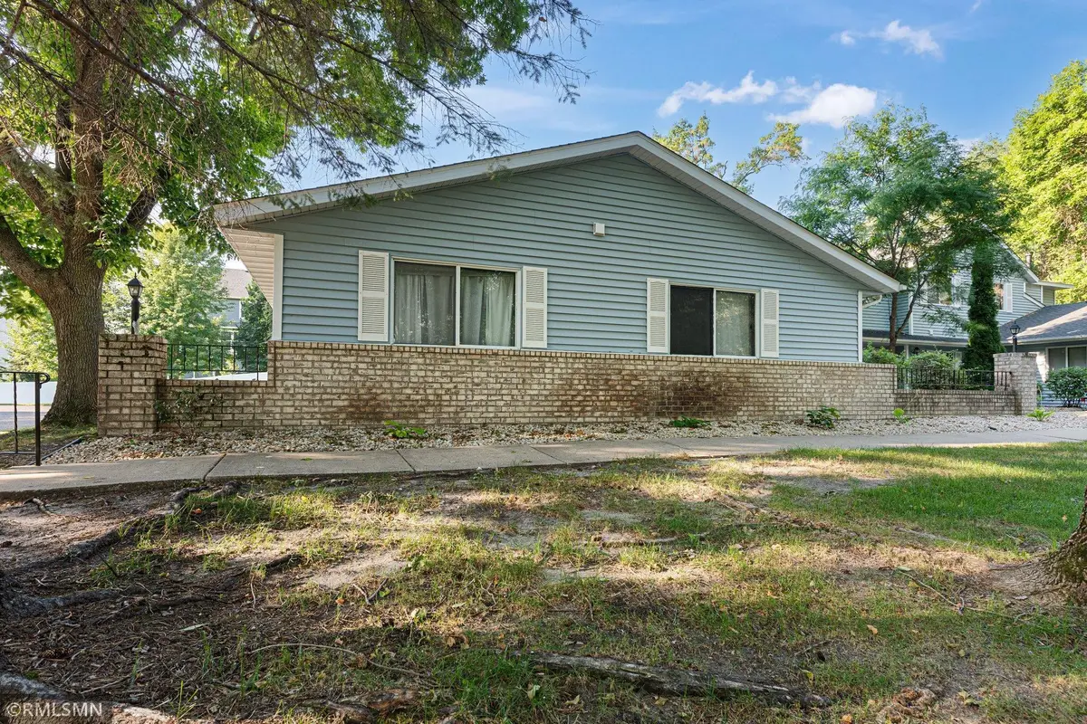 1202 W Royal Oaks Drive, Shoreview, MN 55126 - #1