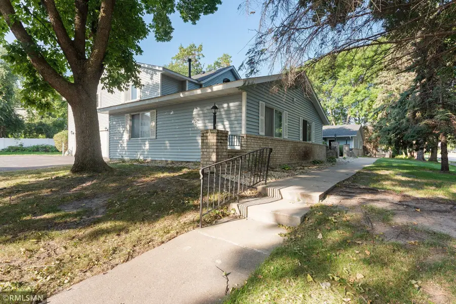 1202 W Royal Oaks Drive, Shoreview, MN 55126 - #3