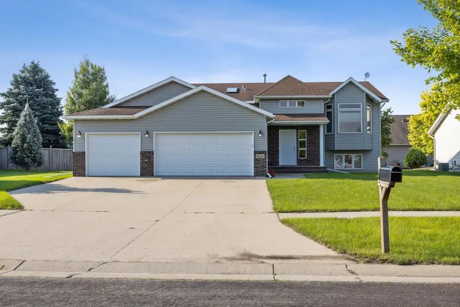 4216 34th Avenue S, Fargo, ND 58104 - #2