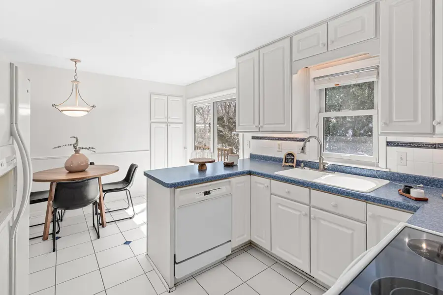 1056 Brooks Avenue W, Roseville, MN 55113 - #3