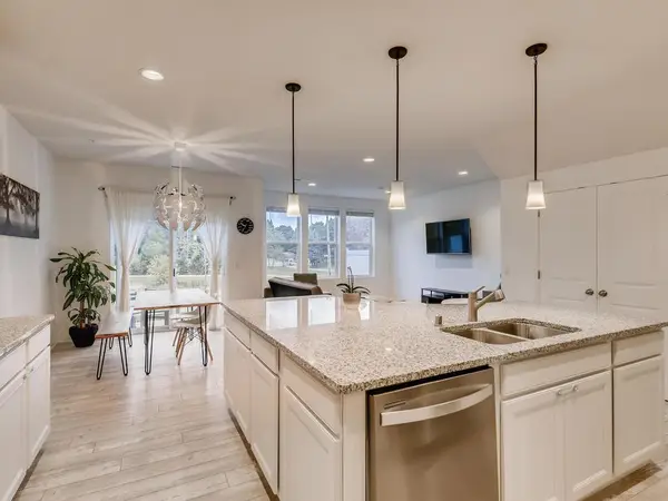 718 Maggie Way, Chanhassen, MN 55317